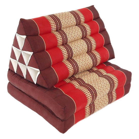 Punainen kolmityyny kahdella tyynyllä – mukava ja tukeva