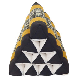 Musta & oranssi pyramidityyny, jossa on elefanttikuviointi